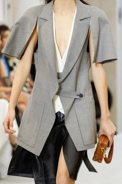 Look 19